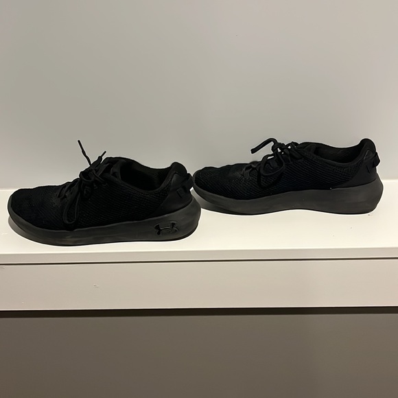 Under Armour Black Shoe - Picture 2 of 6